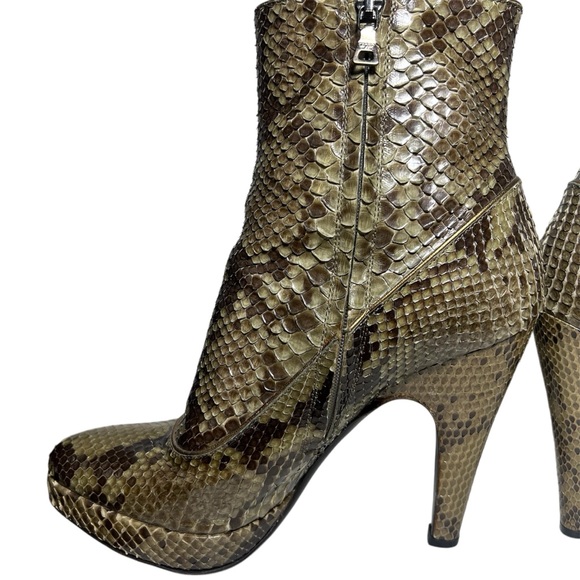 PRADA SNAKESKIN HIGH HEEL ANKLE BOOT
OLIVE GREEN WITH GOLD LEATHER LINING 39 1/2 - Picture 3 of 13